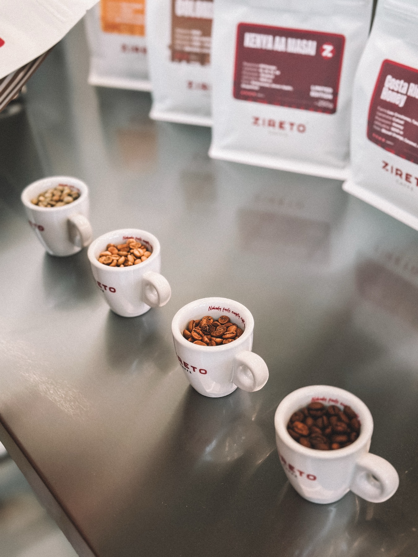 Cupping cu boabe ZIRETO pe tejghea